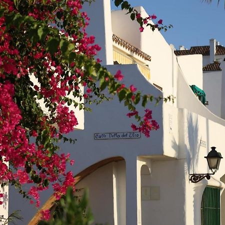 Marina Del Castillo, Duquesa Beachfront Apartment Manilva Exterior foto