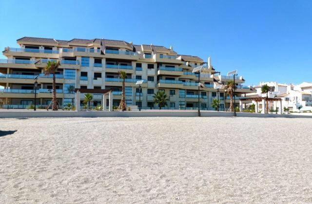 Marina Del Castillo, Duquesa Beachfront Apartment Manilva Exterior foto