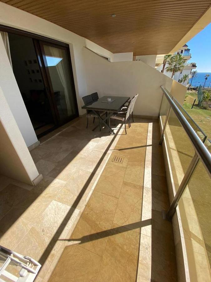 Marina Del Castillo, Duquesa Beachfront Apartment Manilva Exterior foto